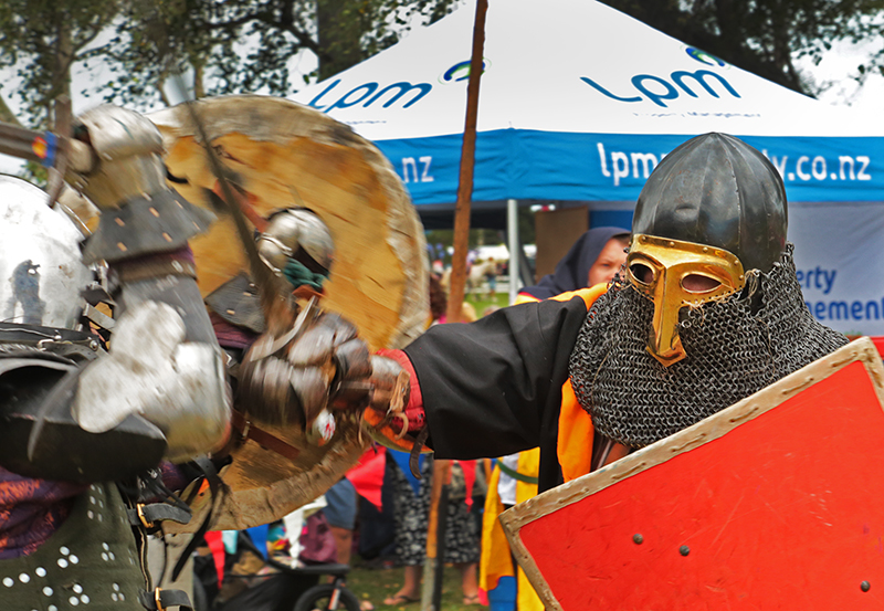Medieval Market : Swords and Armour : Medieval Fighting : Levin : New Zealand : Richard Moore : Journalist : Photographer :